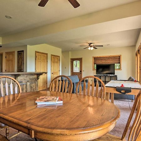 Spacious Log Cabin With Fire Pit And Game Room! Eureka Springs Zewnętrze zdjęcie