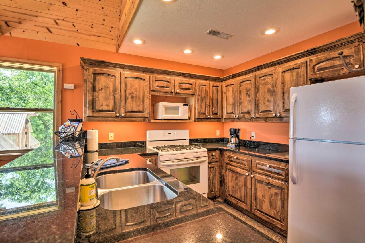 Spacious Log Cabin With Fire Pit And Game Room! Eureka Springs Zewnętrze zdjęcie