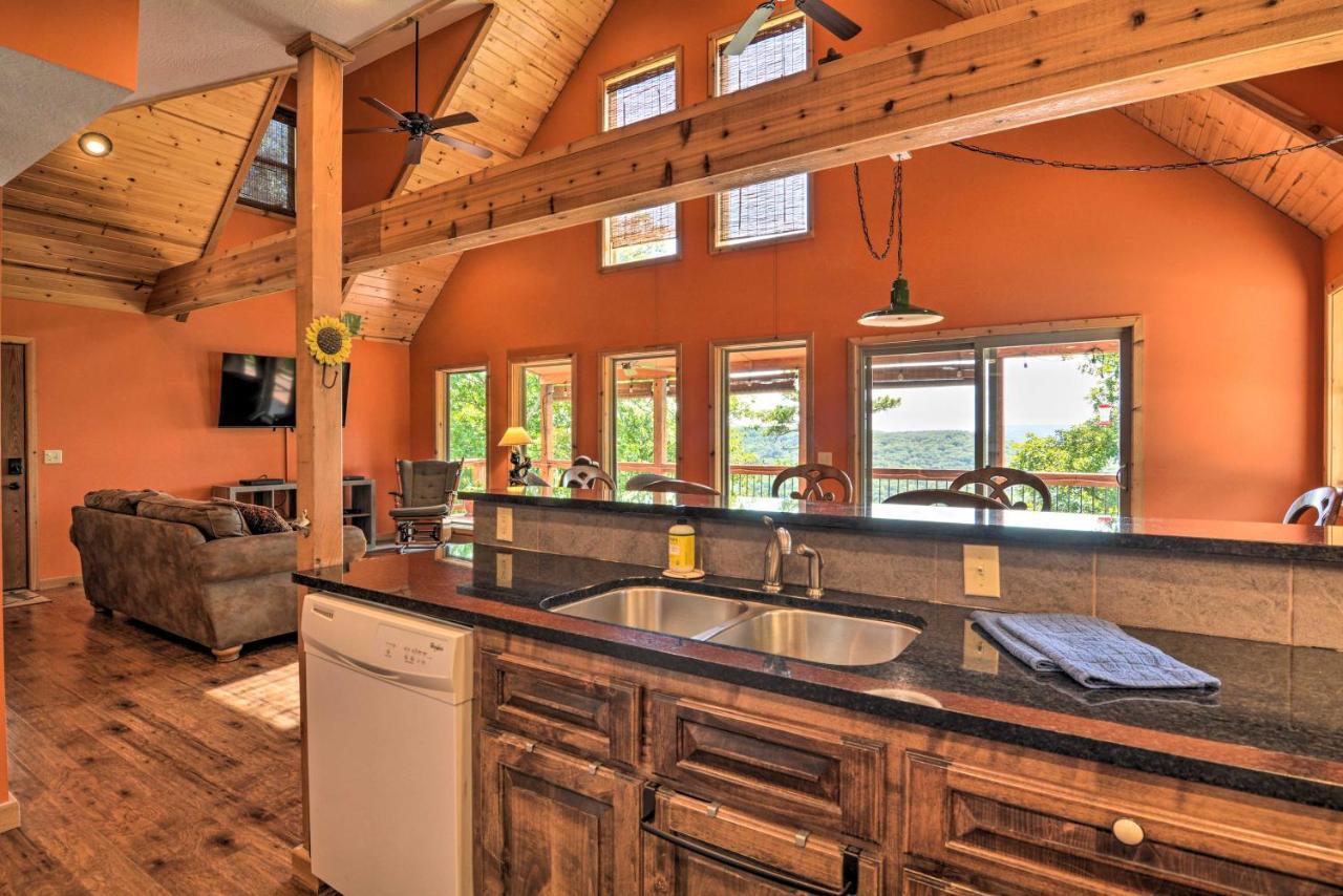 Spacious Log Cabin With Fire Pit And Game Room! Eureka Springs Zewnętrze zdjęcie