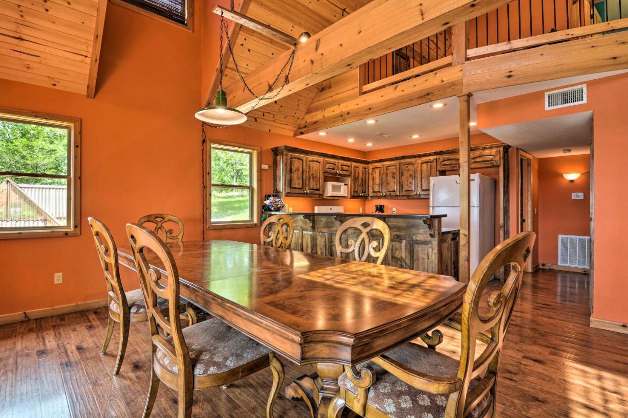 Spacious Log Cabin With Fire Pit And Game Room! Eureka Springs Zewnętrze zdjęcie