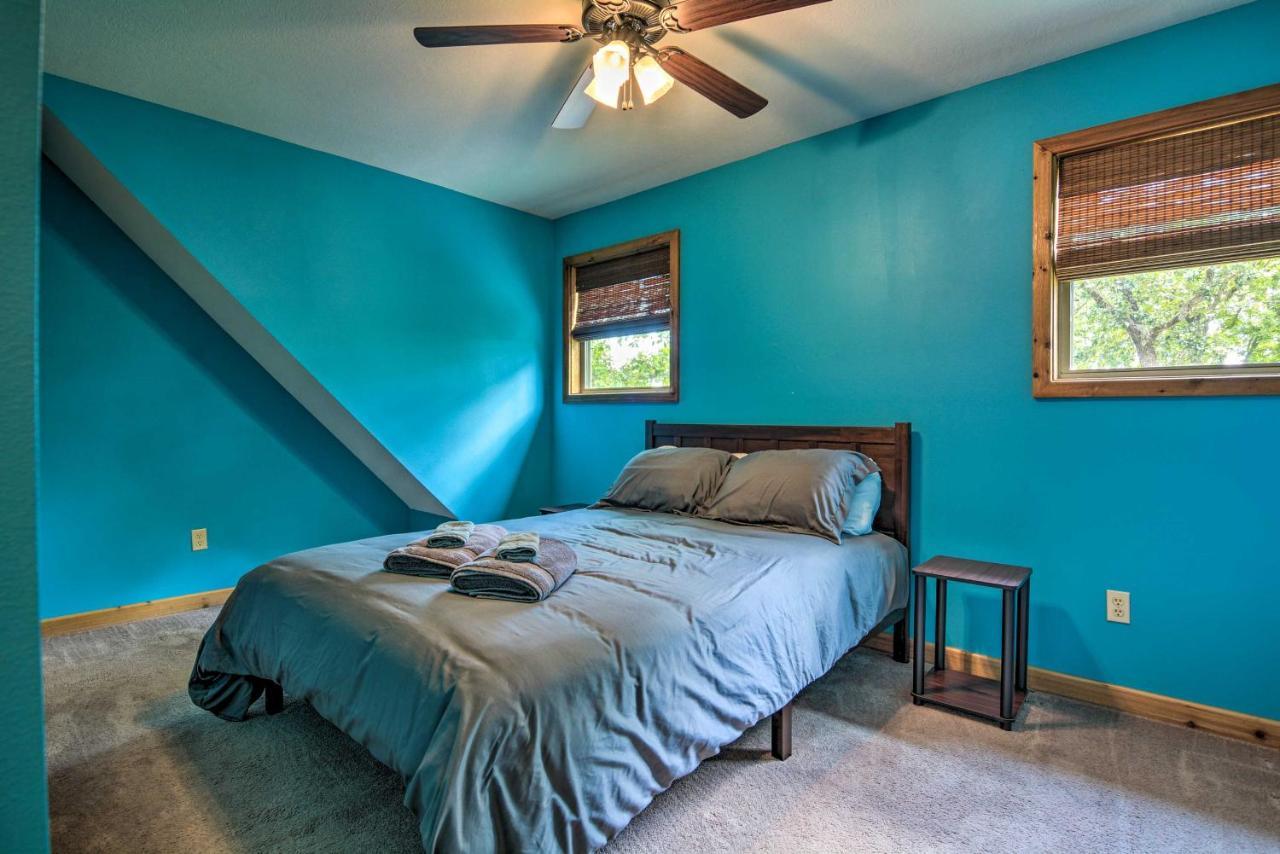 Spacious Log Cabin With Fire Pit And Game Room! Eureka Springs Zewnętrze zdjęcie