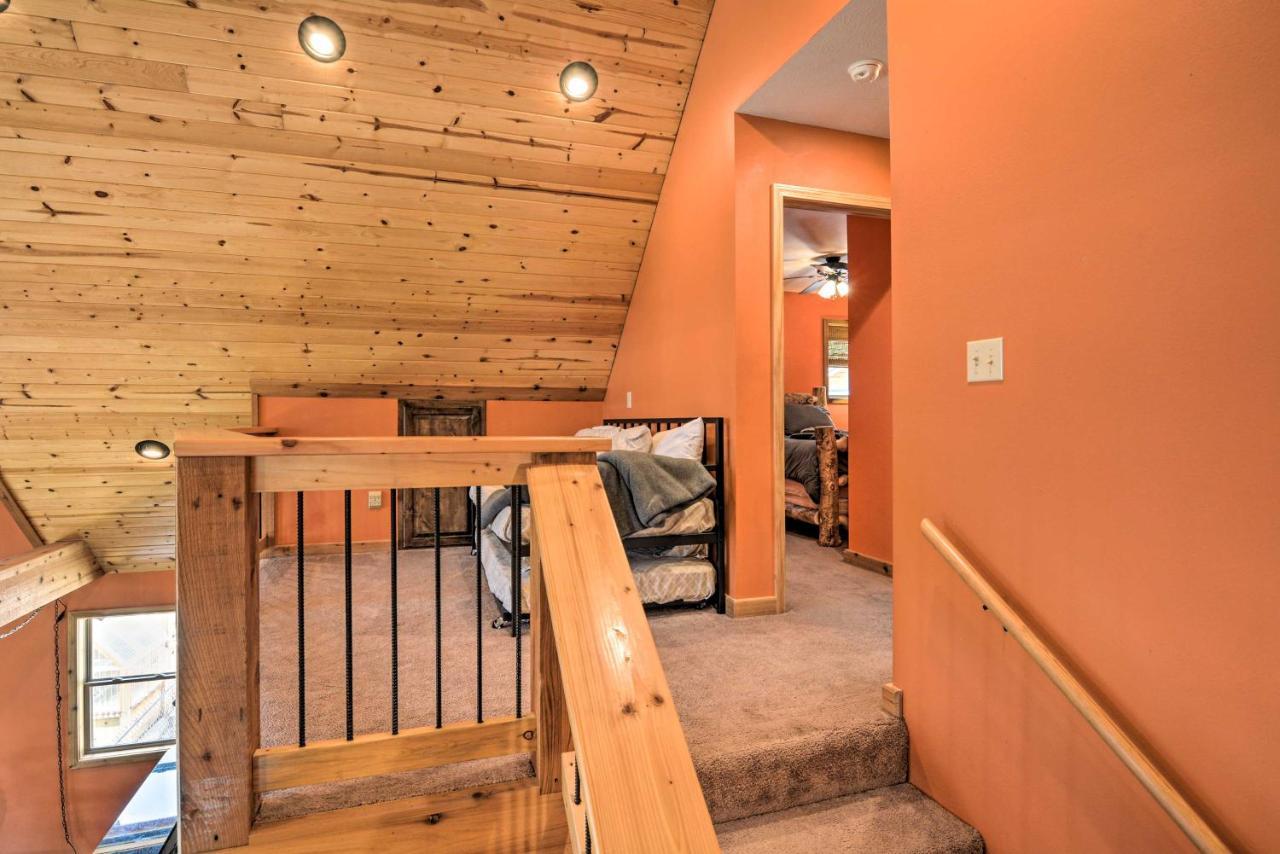 Spacious Log Cabin With Fire Pit And Game Room! Eureka Springs Zewnętrze zdjęcie