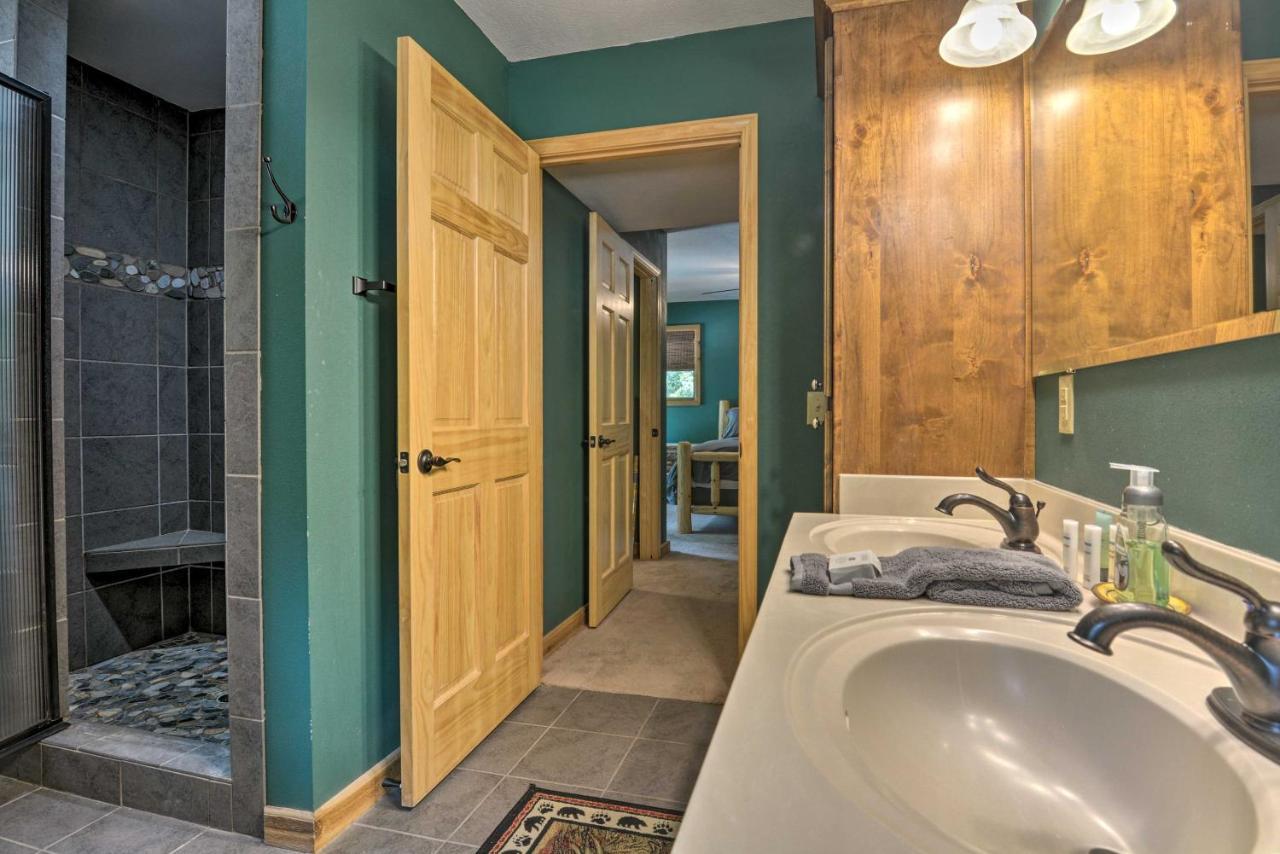 Spacious Log Cabin With Fire Pit And Game Room! Eureka Springs Zewnętrze zdjęcie