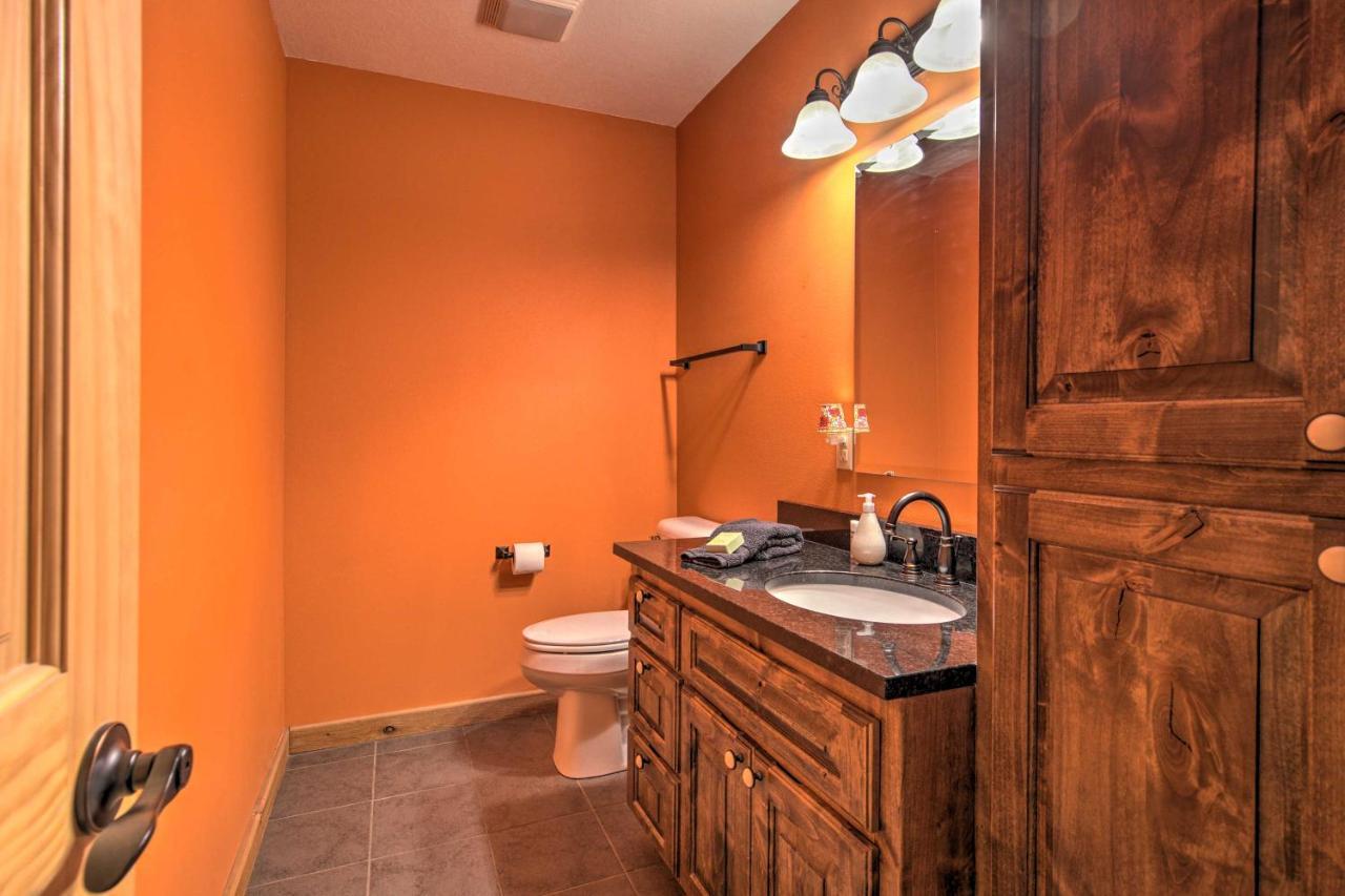 Spacious Log Cabin With Fire Pit And Game Room! Eureka Springs Zewnętrze zdjęcie