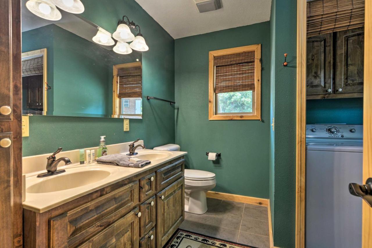 Spacious Log Cabin With Fire Pit And Game Room! Eureka Springs Zewnętrze zdjęcie