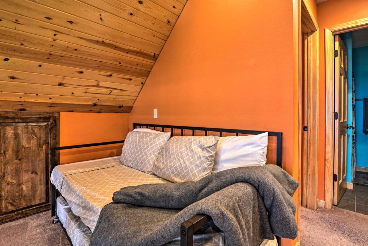 Spacious Log Cabin With Fire Pit And Game Room! Eureka Springs Zewnętrze zdjęcie